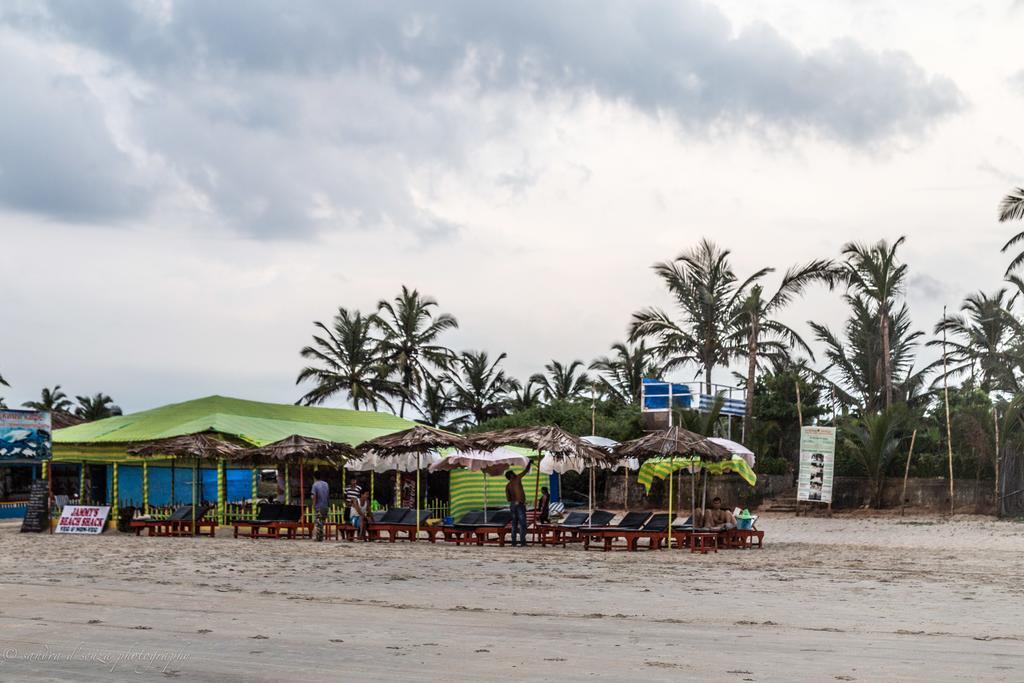 Pele'S Windsong Wood Cottage On The Beach Benaulim Eksteriør billede