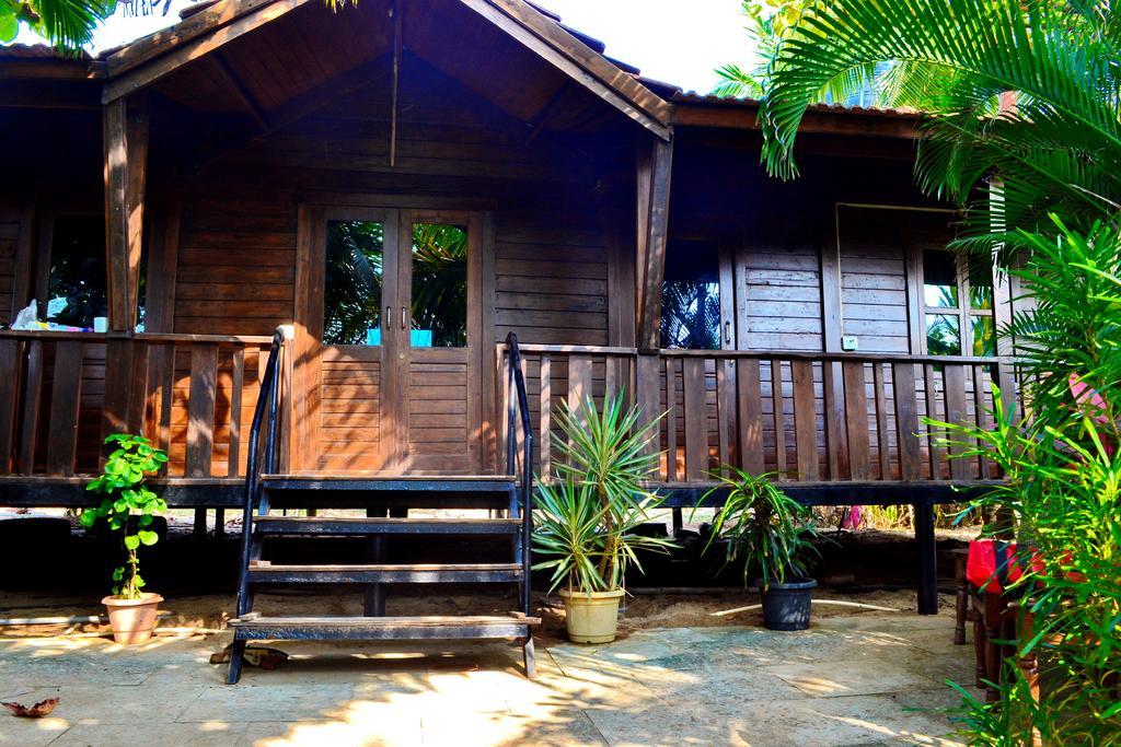 Pele'S Windsong Wood Cottage On The Beach Benaulim Eksteriør billede