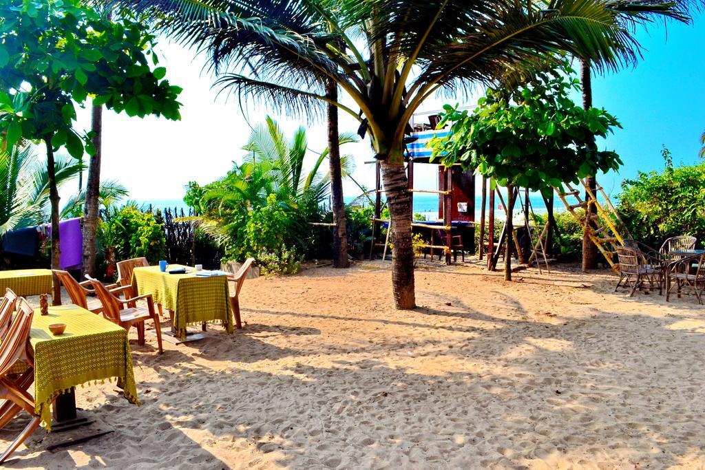 Pele'S Windsong Wood Cottage On The Beach Benaulim Eksteriør billede